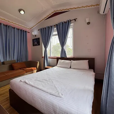 555 Home Stay And Restaurant