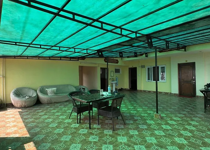 555 And Restaurant Hotel