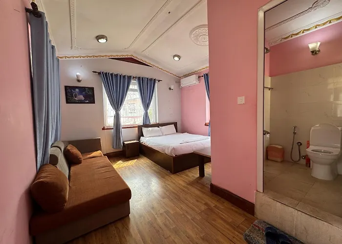 555 And Restaurant Hotel 3*
